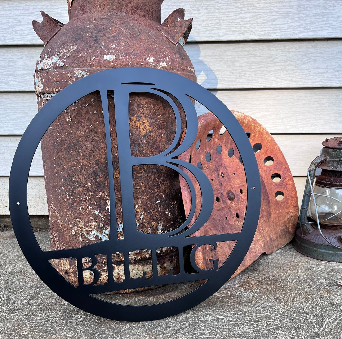 Round Monogram with Last Name